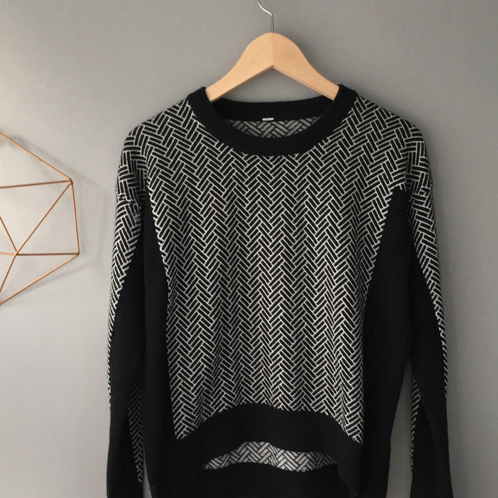 Lululemon chevron sweater sz4